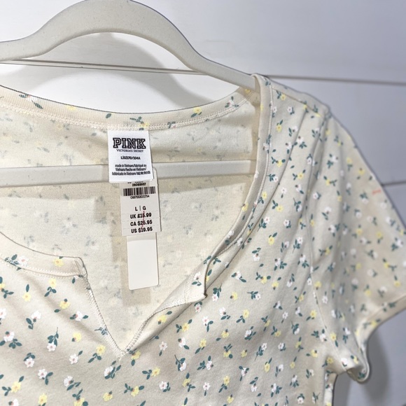 Closet Cleanout✨ VS PINK Floral Crop Top (Size L) - Picture 2 of 4